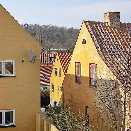 Apartment 4 Person In *